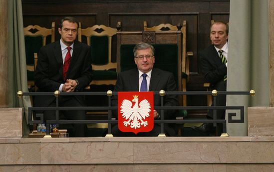 Komorowski jest "mniej łaskawy" niż jego poprzednicy