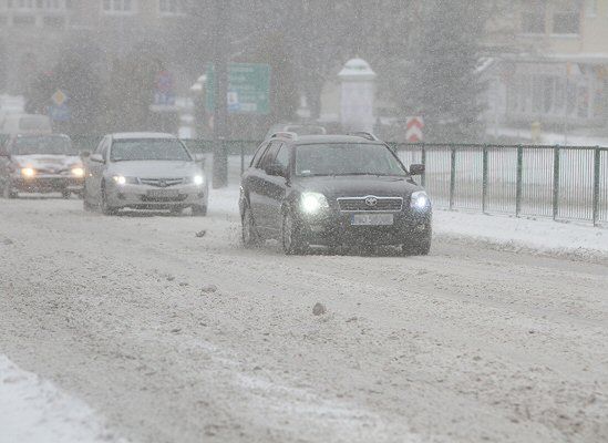 Silny wiatr i śnieżyce - sprawdź prognozę