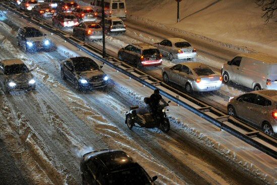 Zima nie odpuszcza - na drogach robi się niebezpiecznie