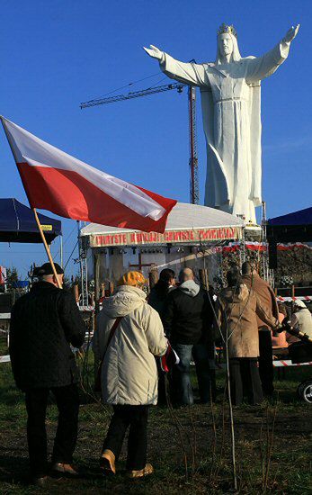 Największy Jezus na świecie przyciąga tłumy pielgrzymów