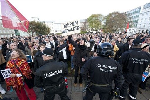 Islandczycy demonstrują przeciwko skutkom kryzysu