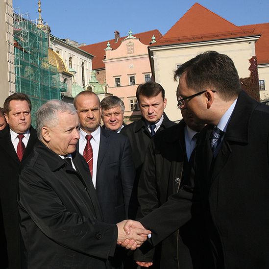 J. Kaczyński: krzyż powinien stać przed Pałacem