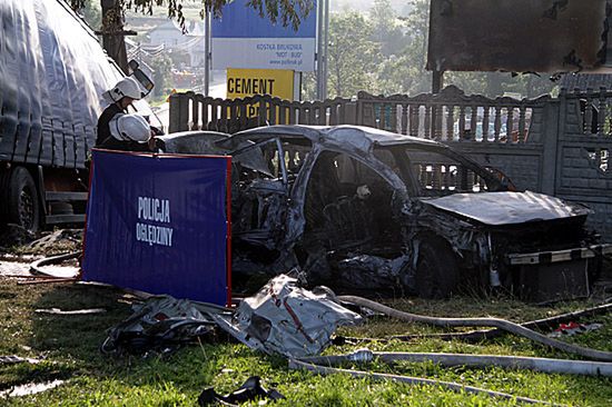 Tragedia o świcie - auto wpadło pod tira, 3 ofiary