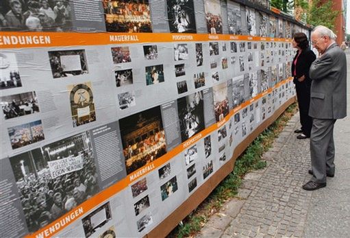 49 lat temu zaczęto budować symbol podziału Europy