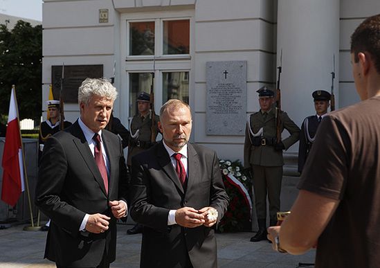 "Komorowski nie znał szczegółów odsłonięcia tablicy"