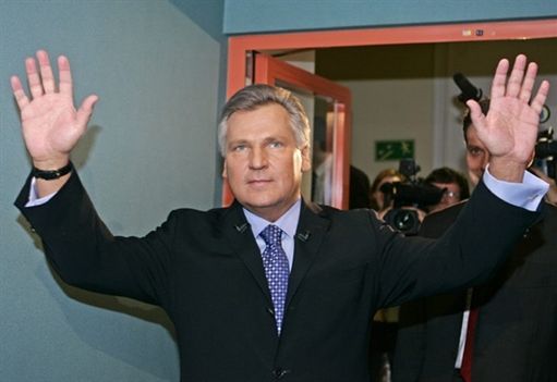 Lech Kaczyński ochronił Kwaśniewskiego przed trybunałem