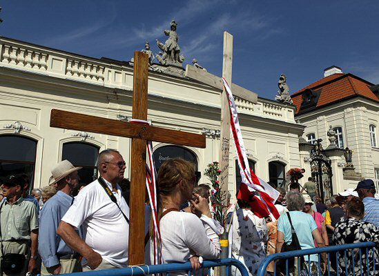 Usuną obrońców krzyża? "Nie chcemy siłowych rozwiązań"