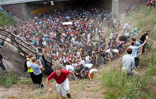 "Z czasem zaczęło brakować powietrza" - zmarła 19. ofiara paniki na Love Parade