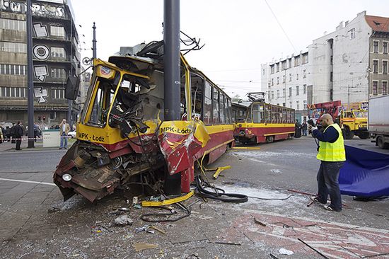 Tramwaj uderzył w słup - 1 osoba zginęła, wielu rannych