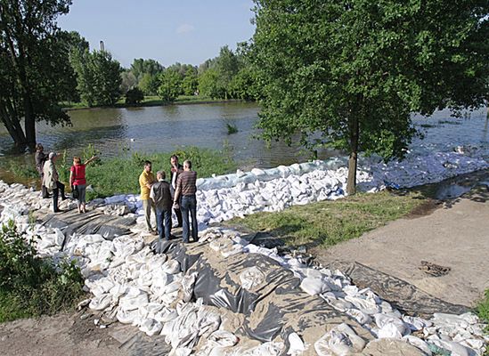 Nadciąga kolejna fala - woda w rzekach ciągle rośnie