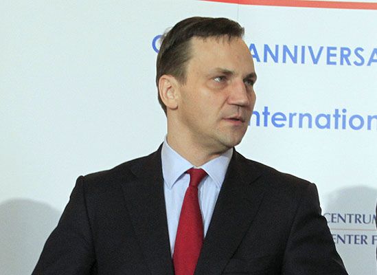 Sikorski: różnię się od L.Kaczyńskiego, Komorowski - mniej