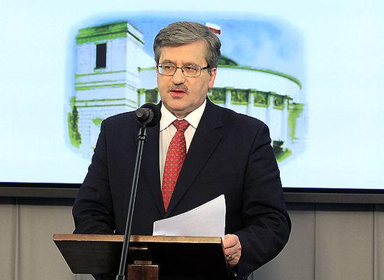 Komorowski wystrzelił i ucieka Sikorskiemu