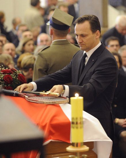 Sikorski: katastrofa bodźcem do modernizacji Polski