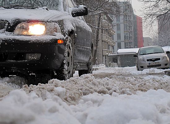 Drogowcy: drogi w całym kraju są przejezdne, ale i tak trzeba uważać