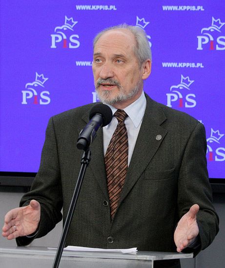 Macierewicz sprawcą kolizji w Warszawie?