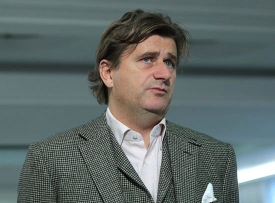 Palikot wraca na swój ulubiony stołek