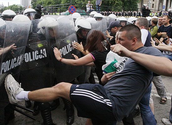 Zamieszki w Warszawie - 35 osób w szpitalach, 15 zatrzymanych