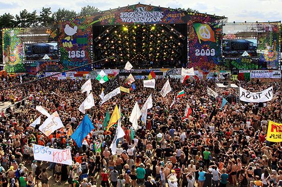 Woodstock rozpoczęty; "tylko miłość, przyjaźń, muzyka"