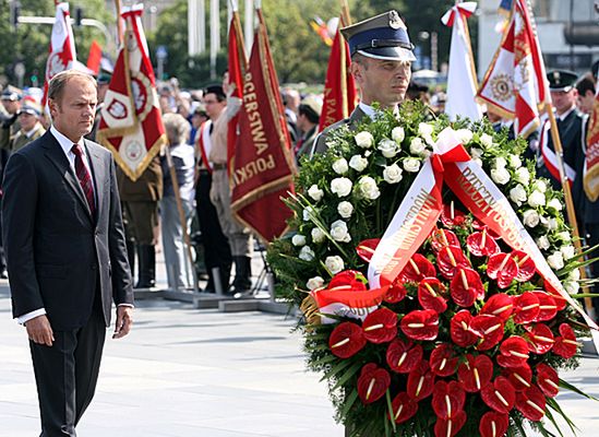 Uroczysta zmiana wart przed Grobem Nieznanego Żołnierza