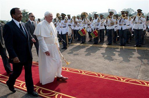 Watykan łagodzi wypowiedź papieża o prezerwatywach