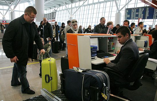 Gęsta mgła na Okęciu - samoloty nie mogą lądować