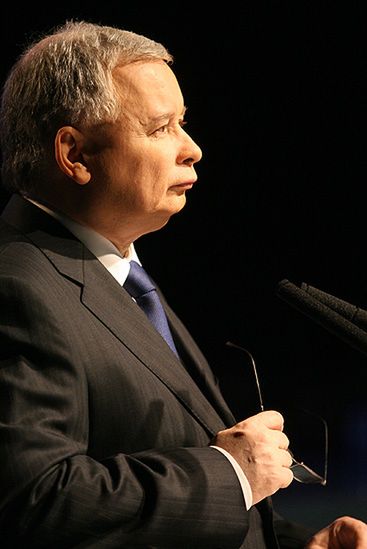 J. Kaczyński zakończył kongres PiS. "Mam mało czasu, bo o 15.00 zaczyna się mecz"