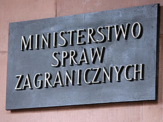 MSZ w długich skarpetkach i bez wysokich obcasów