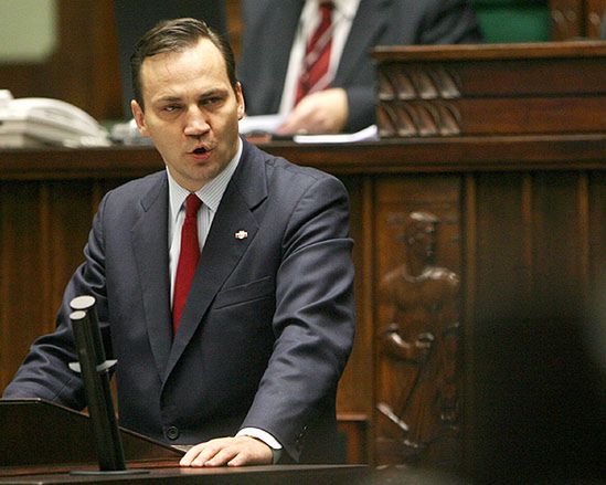 "Sikorski nie dopełnia obowiązków i utrudnia kontrolę"