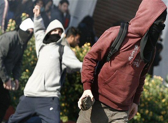 Ateny: adwokat policjantów obrzucony koktajlami Mołotowa