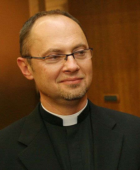 Ks. Oder: papież Benedykt nakłaniał mnie do rygoru