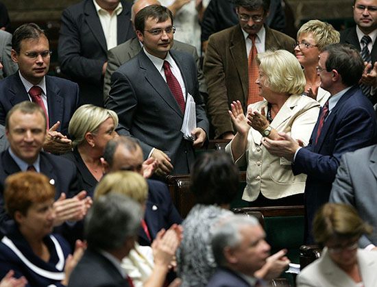 Odebranie immunitetu to zemsta polityczna - sądzą Polacy