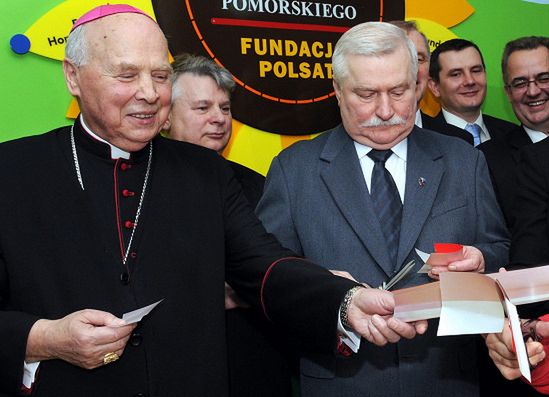 Abp Gocłowski: atak na Wałęsę to krzywdzenie narodu