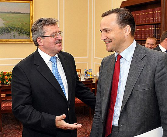 Wyścig trwa - Komorowski i Sikorski proszą o poparcie