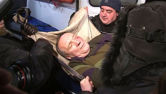 Zdjęcia pobitego przez milicję Uładzimira Niaklajeu obiegły świat