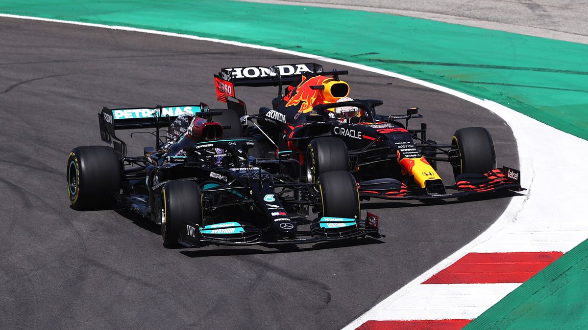 Zdjęcie okładkowe artykułu: Materiały prasowe / Red Bull / Na zdjęciu: Lewis Hamilton (po lewej) i Max Verstappen