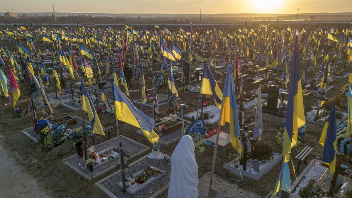 Zdjęcie okładkowe artykułu: Getty Images / Narciso Contreras/Anadolu / Na zdjęciu: cmentarz w Charkowie