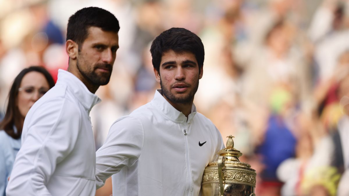 Novak Djoković (z lewej) i Carlos Alcaraz, finalista i mistrz Wimbledonu 2023