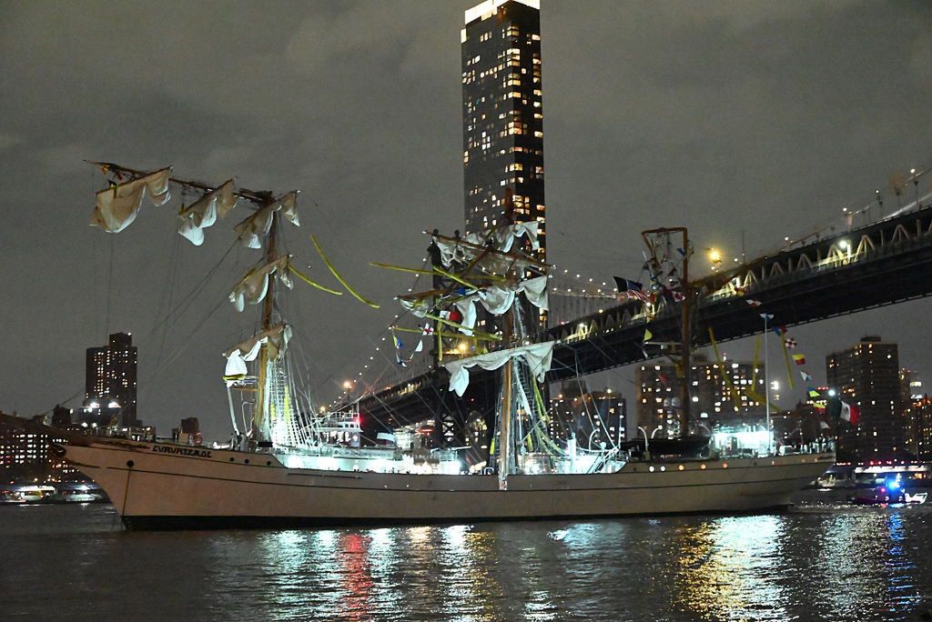 Mexikanisches Schulschiff rammte Brooklyn Bridge: Zwei Tote