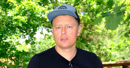 Rafał Brzozowski ma młodszą partnerkę? Komentuje plotki