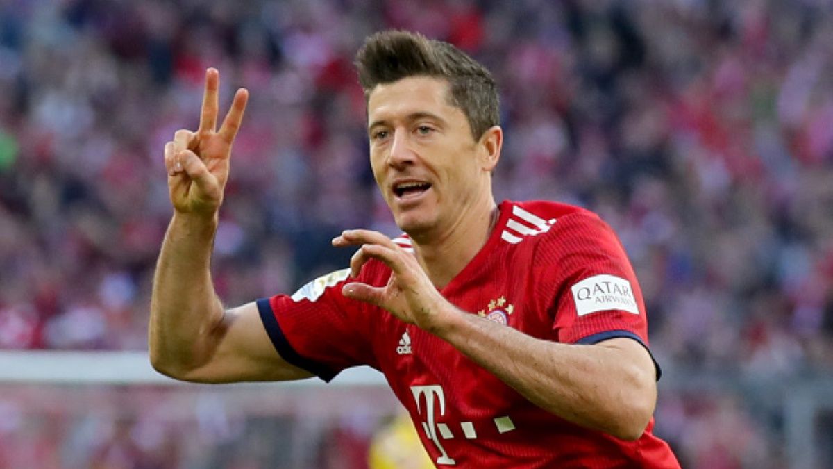 Eksperci uważają, że to Robert Lewandowski jest faworytem w walce o Złotą Piłkę