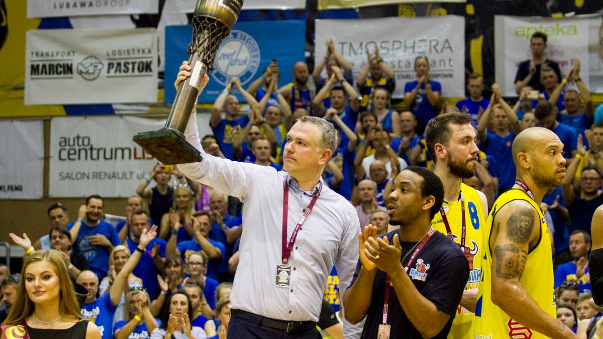 Newspix / Wojciech Tarchalski / Emil Rajković z pucharem
