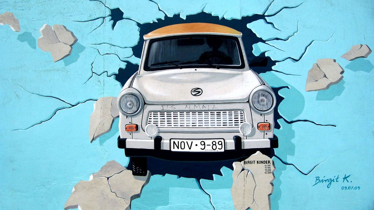 Trabant jest nieodłączną częścią Berlina - do dziś można przejechać się takim autem w ramach wycieczki krajoznawczej