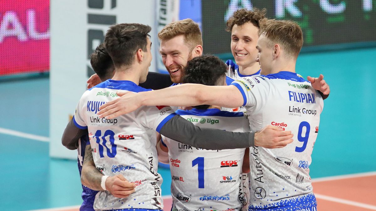 PAP / Artur Reszko / Na zdjęciu: siatkarze Ślepska Malow Suwałki