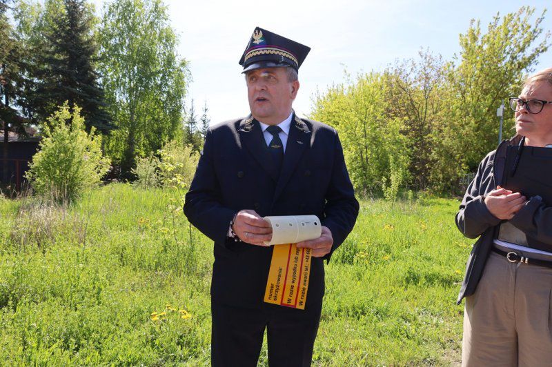 fot. lublin112.pl.  Wielu kierowców ignoruje czerwone światło i wjeżdża na tory
