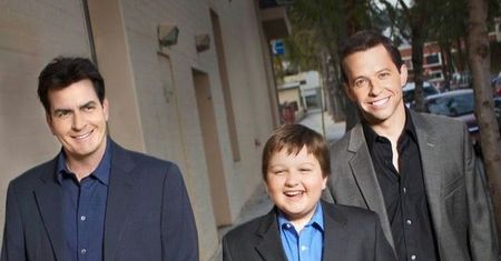 "Dwóch i pół": Charlie Sheen oficjalnie zwolniony