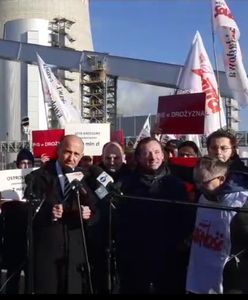 Politycy PO wygwizdani przed elektrownią w Jaworznie. "Robicie sobie PR"