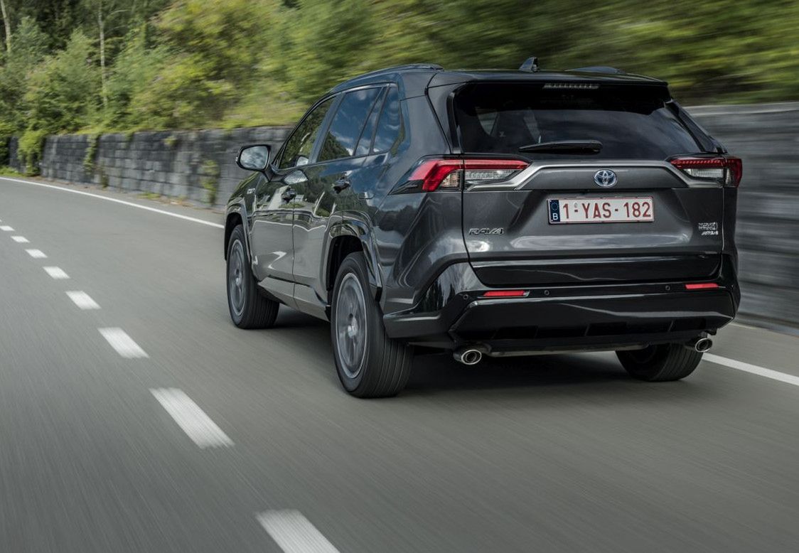 Z zewnątrz auto jest niepozorne. Pod prawą stopą 306 KM