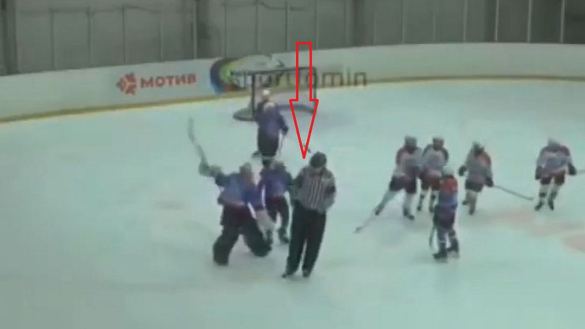 Zdjęcie okładkowe artykułu: YouTube / Дикий Кринж / Skandal na meczu hokeja na lodzie w Rosji