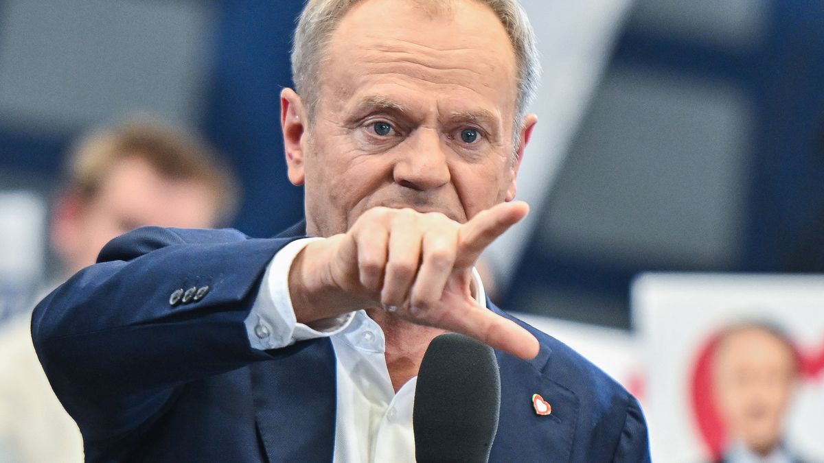 KRAKOW, POLAND - APRIL 03: Poland's Prime Minister, Donald Tusk delivers a speech as he takes part in a campaign rally ahead of the Polish local elections on April 03, 2024 in Krakow, Poland. Local elections are being held across Poland on April 7th to elect regional assemblies, county and municipal councils, and mayors of municipalities and cities. (Photo by Omar Marques/Getty Images)