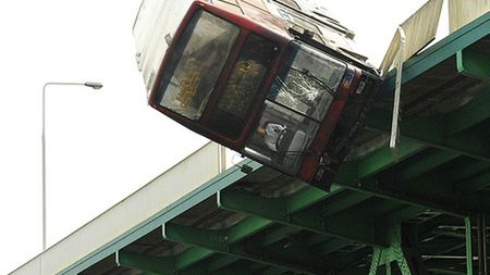 Autobus spadł z mostu Gdańskiego